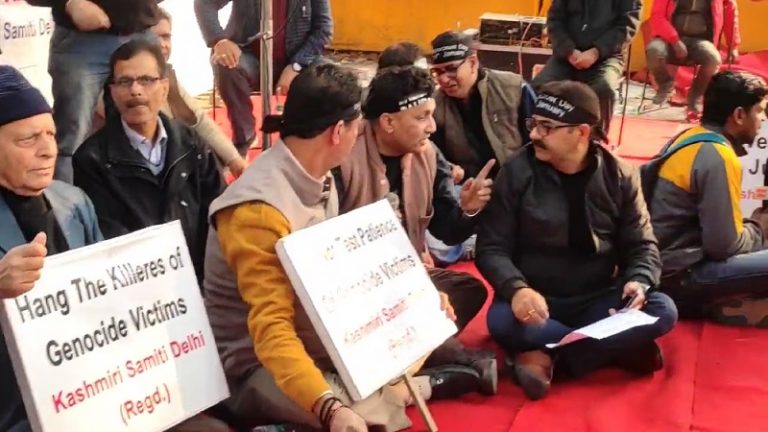 ‘इतिहास की पुस्तकों में पढ़ाई जाए कश्मीरी हिन्दुओं से हुई क्रूरता, नरसंहार की मान्यता दे सरकार’: पलायन की 33वीं बरसी पर प्रदर्शन, न्याय की माँग