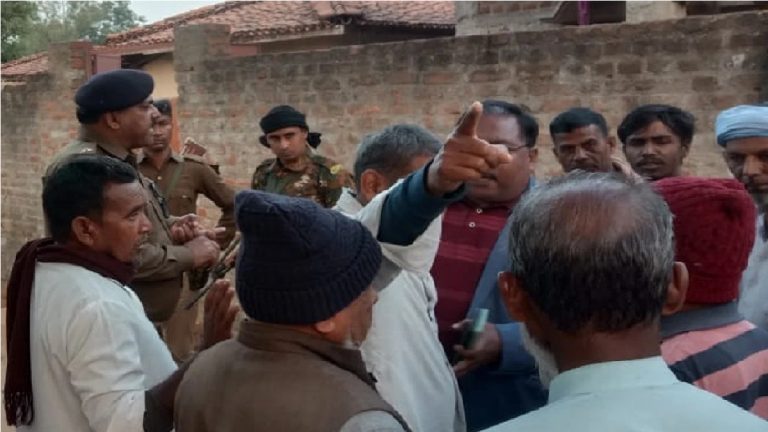 माँ सरस्वती की मूर्ति विसर्जन करने जा रहे थे हिंदू, छतों से पथराव करने लगे कट्टरपंथी मुस्लिम: कई घायल, लोगों ने बताया सुनियोजित घटना