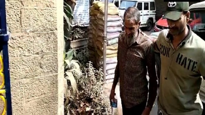 नबी याहया खान, मुंबई, धमकी