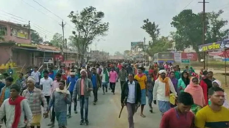 ईसाई मिशनरियों की गुंडई से उबला छत्तीसगढ़ का नारायणपुर, एसपी का सिर फटा: गाँव में घुसकर जनजातीय समाज पर हमला, विरोध में हुए प्रदर्शन के दौरान भी हिंसा