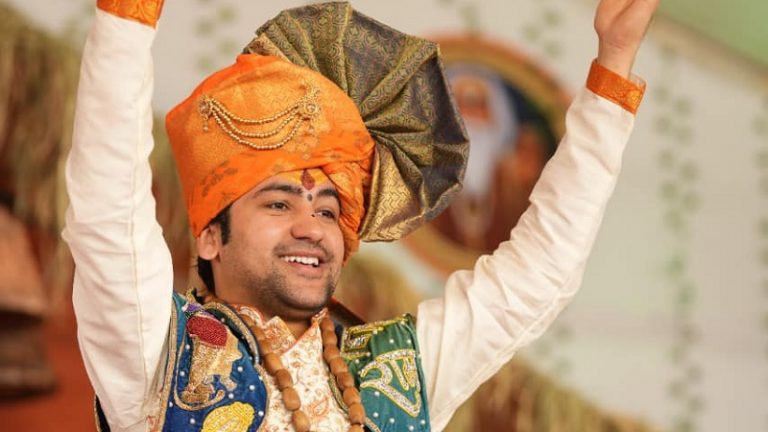 कोई उँगली के इशारों से सामान उठा कर रख देता था, तो किसी के चमत्कारों को ओशो ने भी स्वीकारा: आस्था के रहस्यों को कभी नहीं उजागर कर सकता विज्ञान