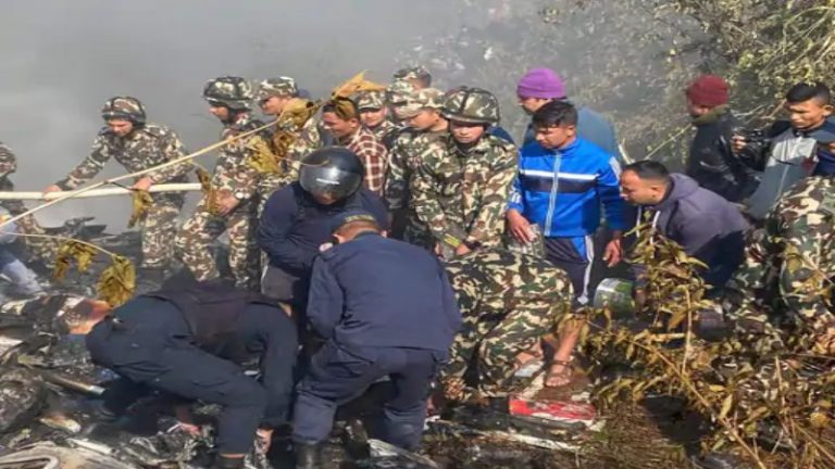 नेपाल में फिर प्लेन क्रैश, उतरने के दौरान पहाड़ी से टकराकर आग का गोला बना येति एयरलाइन्स का विमान: 30 शव बरामद, 68 यात्री सहित 72 लोग थे सवार