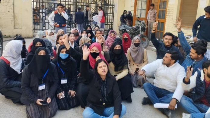 बुर्का हिजाब विवाद मुरादाबाद