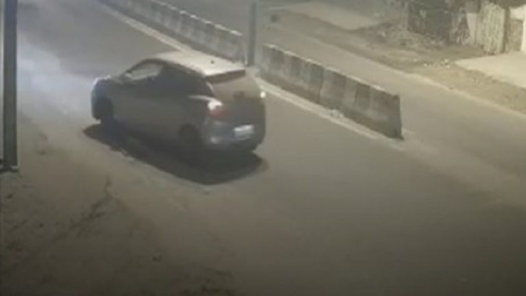 अब नोएडा के सड़क पर मिली सिर कुचली लड़की की लाश, दिल्ली की सड़क पर घसीटी गई मृतका की माँ ने कहा- दुर्घटना नहीं, कुछ गलत हुआ
