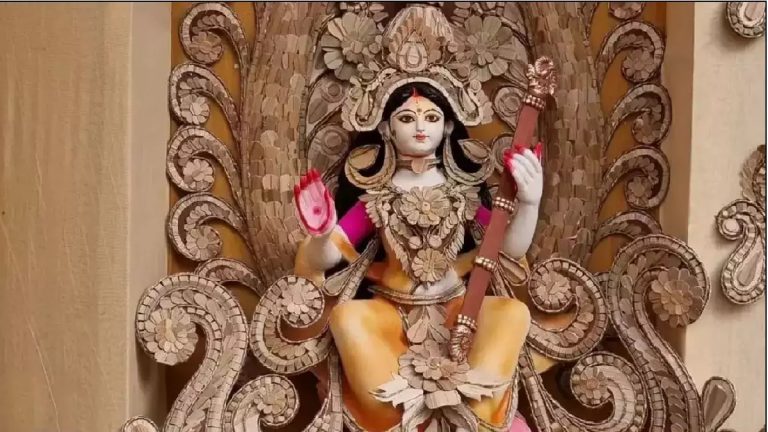 महिला शिक्षक ने कराई सरस्वती पूजा, स्कूल ने कर दिया निलंबित: दिल्ली का यह स्कूल चलता है गुरुद्वारा प्रबंधक कमिटी के फंड से
