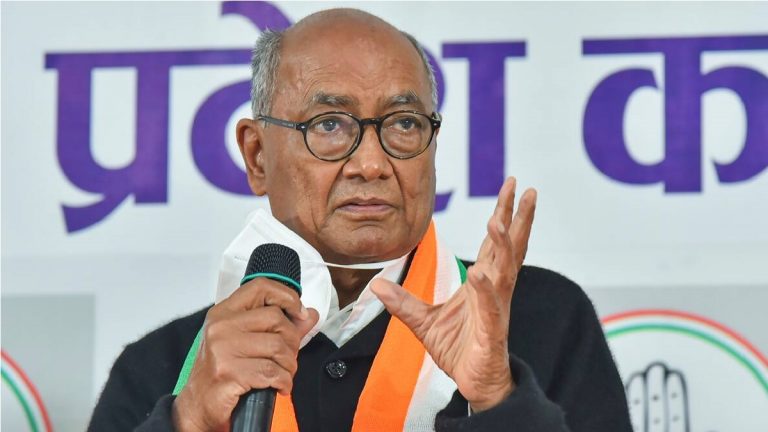 दिग्विजय सिंह ने सर्जिकल स्ट्राइक का सबूत माँग कर भारतीय सेना पर उठाए सवाल: जयराम रमेश ने और बोलने से रोका, पत्रकार को धक्का मार कर हटाया