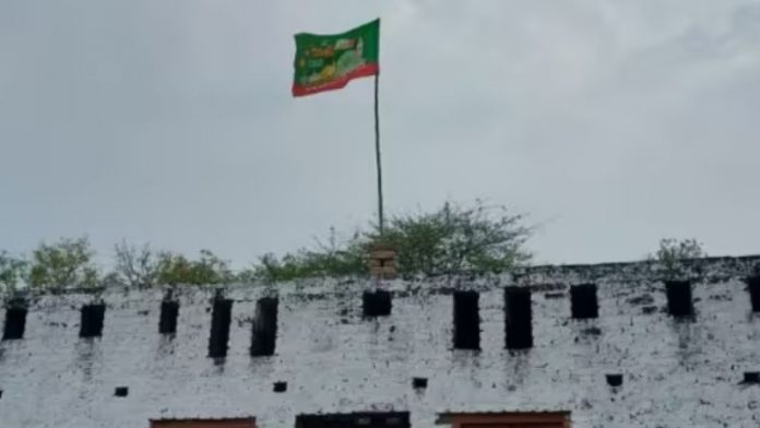 बाराबंकी फहराया इस्लामिक झंडा