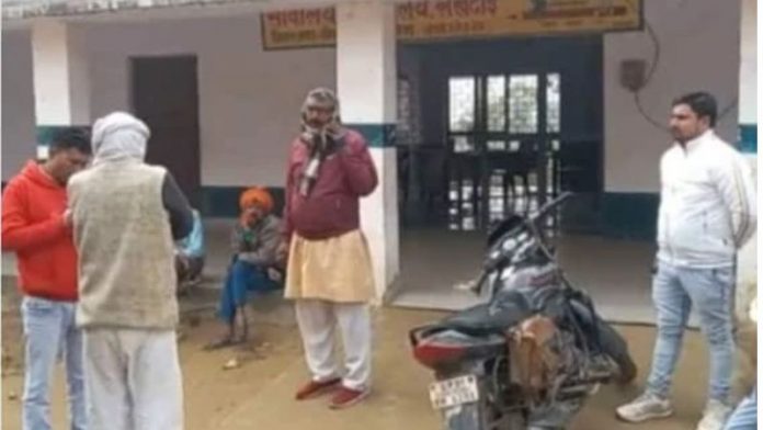 अलीगढ़, स्कूल, मुस्लिम टीचर