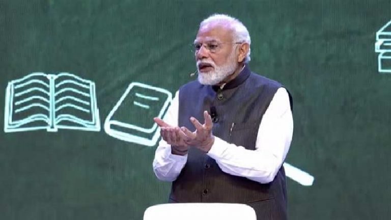 छठी बार ‘परीक्षा पे चर्चा’: PM मोदी ने बच्चों संग लगाई क्लास, पढ़ाया दबाव और टाइम मैनेजमेंट का पाठ, कहा- काम संतोष देता है