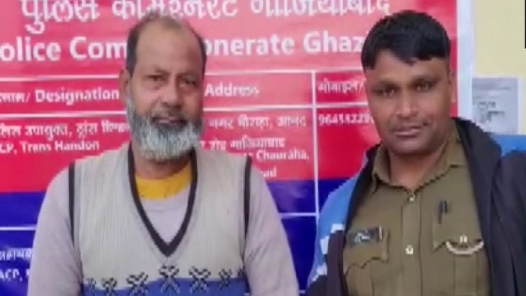 गाजियाबाद का मदीना होटल, थूक लगाकर तंदूरी रोटी बना रहा था तसीरुद्दीन: Video वायरल होने के बाद गिरफ्तार
