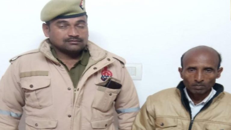 नौकरी-रोजगार और पैसे का लालच: UP के हरदोई में 40 लोगों को ईसाई बनाने की कोशिश करने वाला गिरफ्तार, कहा- हिंदू धर्म अच्छा नहीं