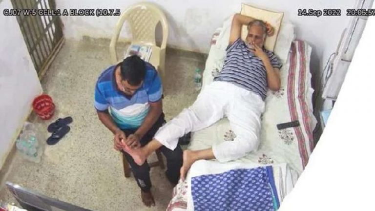 ‘बाहर निकलने के बाद देख लूँगा’: तिहाड़ के अधिकारियों का दावा- धमका रहे हैं सत्येंद्र जैन, VIP ट्रीटमेंट बंद होने से नाराज हैं AAP के मंत्री