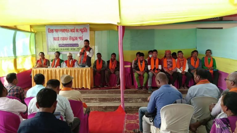 असम की सबसे बड़ी घर-वापसी! 142 लोगों ने ईसाई मजहब को अलविदा कह अपनाया हिन्दू धर्म, मिशनरियों के लालच में आ गया था जनजातीय समाज