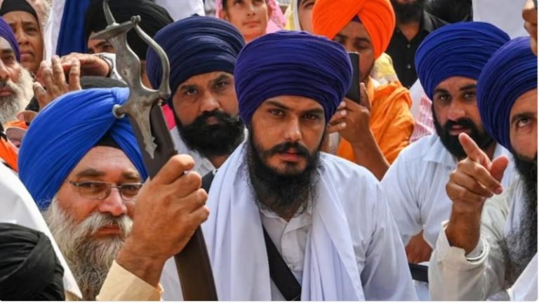 दीप सिद्धू से संबंध और आतंकी भिंडरावाले के गाँव की यात्रा: क्या है ‘वारिस पंजाब दे’ और कौन है उसका चीफ अमृतपाल, जानिए दुबई कनेक्शन
