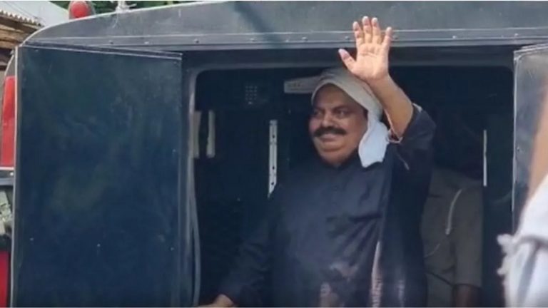 9 दिन शादी को हुए थे, MLA को खदेड़-खदेड़ कर बरसाई गोलियाँ… खौफ से भाग खड़े हुए HC के 10 जज: सपा के संरक्षण में फला-फूला अतीक अहमद
