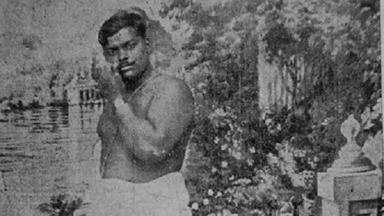 और इस तरह एक बार फिर काल के गाल को प्राप्त हुआ अश्वस्थामा… चंद्रशेखर आज़ाद की मूँछ वाली तस्वीर के पीछे की कहानी, अज्ञातवास में ‘मास्टर जी’ के यहाँ रुके थे