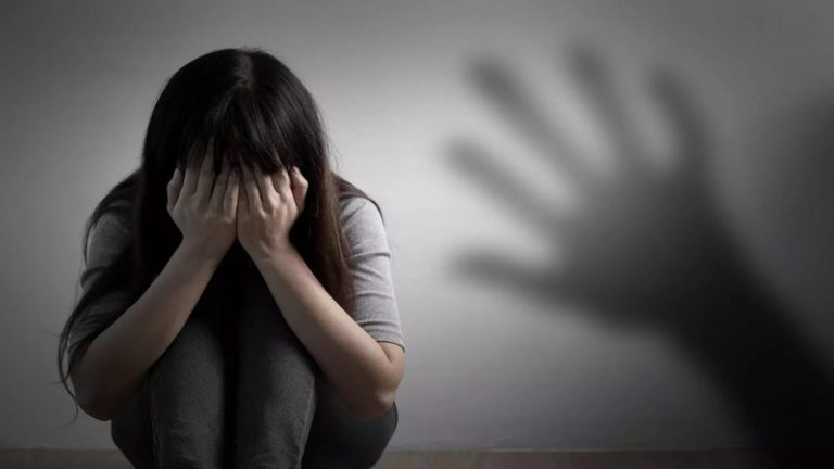 अमेठी के सरकारी स्कूल में प्रिंसिपल अनीस अहमद ने किया रेप: पानी भरने आई थी पीड़िता, केस दर्ज होने के बाद फरार