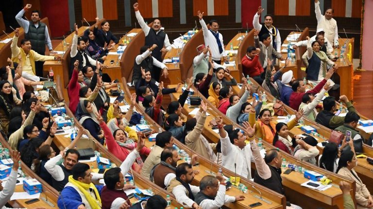 ‘AAP ने 9 पार्षदों को दिया पद और पैसे का लालच’: तीसरी बार टल गया MCD के मेयर का चुनाव, सुप्रीम कोर्ट जाएगी अरविंद केजरीवाल की पार्टी
