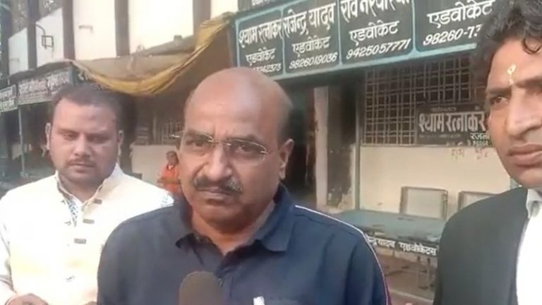 इंदौर में वकील को बाइक सवारों ने रोका, सर तन से जुदा करने की दी धमकी: पठान विरोधी नारेबाजी में हिंदुओं की कर रहे हैं पैरवी, नूरजहाँ अब भी फरार