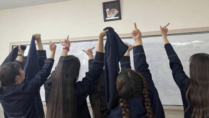 ईरान स्कूल जहर लड़कियों