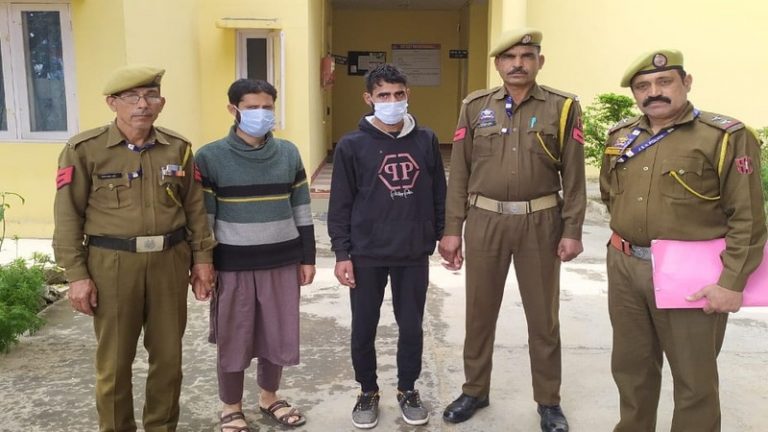 मदरसे में अरबी पढ़ने जाती थी नाबालिग बच्ची…मौलवी ने झांसा देकर 5 माह तक बंधक बनाया: J&K पुलिस ने बिलाल और रियाज को गिरफ्तार किया