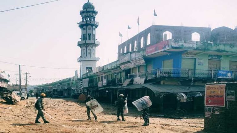 पहला डंडा चलाने वाले मोबाइल दुकानदार महबूब खान की तलाश, पीड़ित हिन्दू बोले – उस तरफ से कॉन्ग्रेस की पैरवी, हमारी तरफ से कोई नहीं: झारखंड पुलिस पर टॉर्चर के आरोप