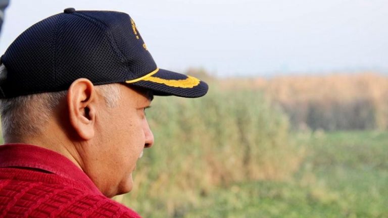 अगर हैंडसम होना अपराध है तो गिरफ्तार करो मुझे… मनीष सिसोदिया की गिरफ़्तारी के बाद सोशल मीडिया पर शेयर हो रहे मीम्स, ‘मैगजीन’ में भी तस्वीर