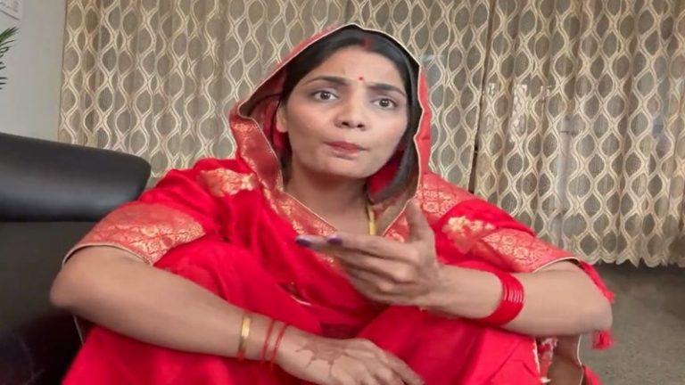 नेहा राठौर से 7 सवाल, 72 घंटे में देना होगा जवाब: कानपुर में माँ-बेटी की मौत पर ‘नफरत’ फैलाने वाला गाना, एक्शन में UP पुलिस