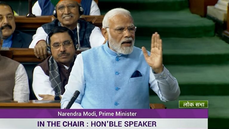 शिकार करने गए, लेकिन बाघ देख कर लाइसेंस दिखाया कि हमारे पास बंदूक पड़ा है… PM मोदी ने इस कहानी से खोल दिया ‘घोटालों के दशक’ का धागा