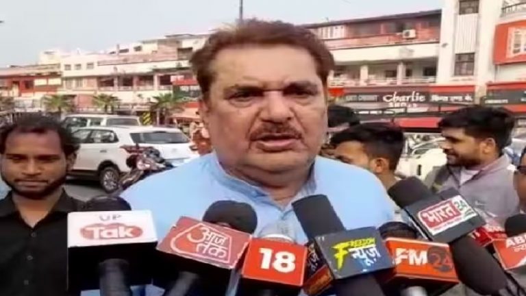 ‘अभिव्यक्ति की आज़ादी का मतलब ये नहीं कि किसी की आस्था को ठेस पहुँचाओ’: रामचरितमानस जलाने वालों पर बरसे रजा मुराद, CM योगी के हुए मुरीद