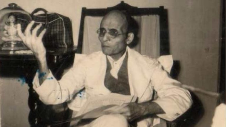भारत में विदेशी वस्तुओं का दहन करने वाले पहले नेता थे वीर सावरकर, तब गाँधी ने भी किया था विरोध: छत्रपति शिवाजी महाराज की प्रतिमा के सामने साथियों संग ली थी शपथ