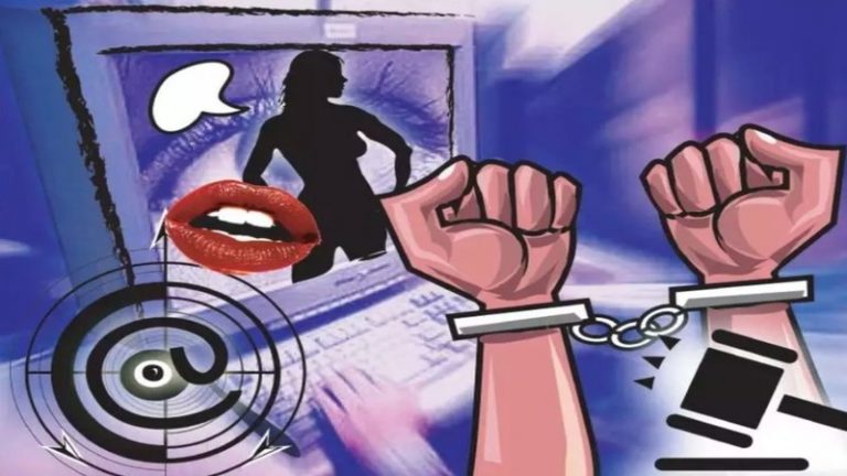 लेडीज टेलर इब्राहिम महिलाओं के कपड़े सिलते-सिलते उत्तेजित हो जाता था… फिर नंगे होकर लड़कियों को करता था कॉल, सूरत पुलिस ने दबोचा