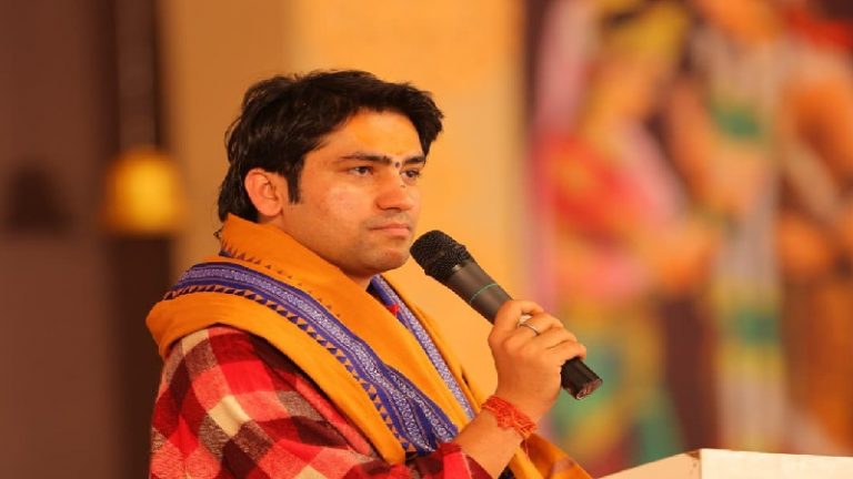 हिंदू राष्ट्र का संकल्प, बागेश्वर धाम में चल रहा महायज्ञ: बोले धीरेंद्र कृष्ण शास्त्री- बने सनातन बोर्ड, लोग जुड़ेंगे तो संविधान भी बदलेगा