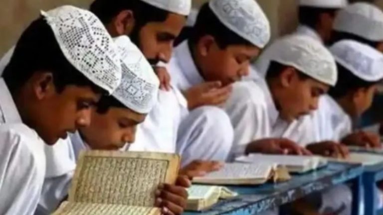 भारत-नेपाल सीमा पर 1500+ अवैध मदरसे…कौन करता है फंड?: योगी सरकार ने कसा शिकंजा, कमाई से लेकर छात्रों के रिकॉर्ड की होगी जाँच