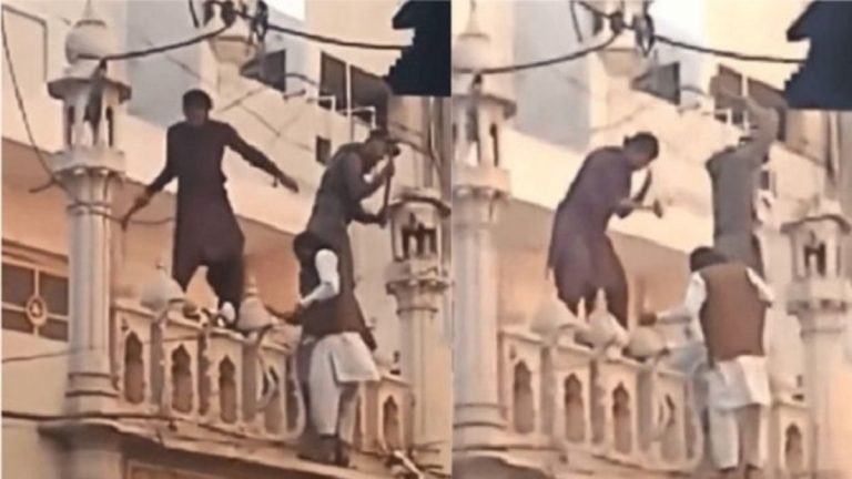 कराची की मस्जिद पर मुस्लिम भीड़ का हमला, तोड़फोड़ करते रहे लोग-देखती रही पुलिस: कंगाल हो रहे पाकिस्तान का ये वीडियो भी देखिए