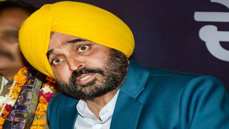 जनता से चंदा लें, दूसरे दलों से भी मदद: खस्ताहाल पंजाब के CM को अर्थशास्त्रियों की सलाह, AAP की रेवड़ी वाली राजनीति ने और बढ़ाई मुश्किल