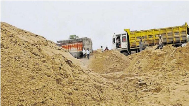 खनन इंस्पेक्टर को टीम सहित ज़िंदा जलाने की कोशिश: बिहार में बेखौफ हैं अपराधी, जब्त किए गए ट्रकों को भी ले गए