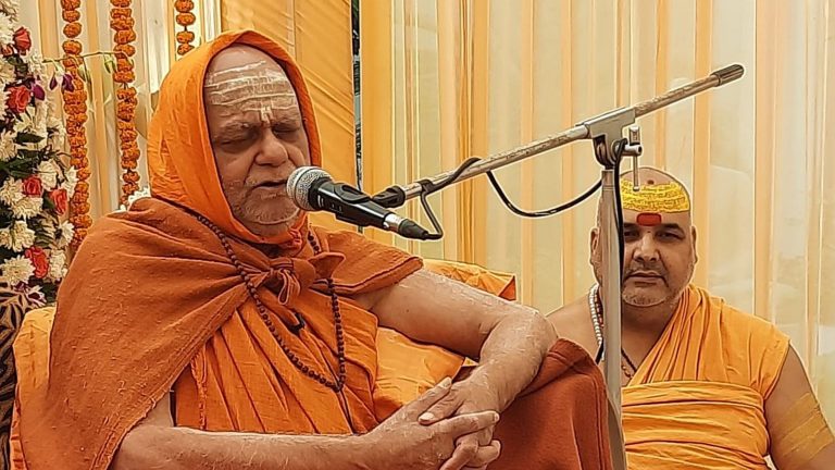 अल्लाह और ओम पर मौलाना मदनी ने फैलाया प्रपंच, अल्ला का संस्कृत कनेक्शन बता शंकराचार्य ने दी धोबी पछाड़