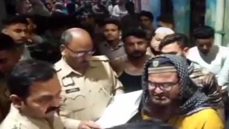 तरावीह की नमाज पढ़कर आया घर, मीट नहीं बना था तो बीवी की ही काट दी गर्दन: माँ को बचाने आईं बेटियों को भी पीटा, अलीगढ़ की घटना