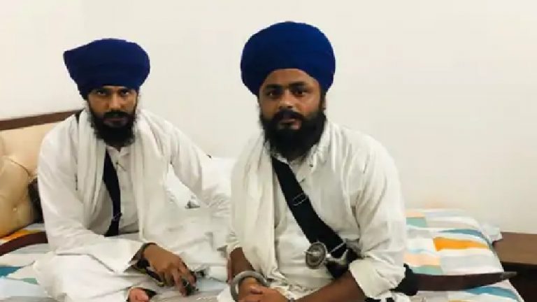 खालिस्तान समर्थक अमृतपाल सिंह का सहयोगी गिरफ्तार, निहंगों की वेशभूषा में साथियों संग मिल कर लूटी थी कार