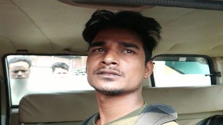 3 बच्चों का अब्बा रमीजुल इस्लाम सोशल मीडिया पर बना ‘मुन्ना गोगोई’, हिन्दू लड़की लेकर हुआ फरार: कोर्ट की बिल्डिंग से कूद भागने की कोशिश
