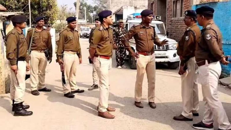 हवन से भड़के मुस्लिम पक्ष ने कहा – लाउडस्पीकर उतारो: बिहार के सीतामढ़ी में पत्थरबाजी, पुलिस ने 49 को किया गिरफ्तार