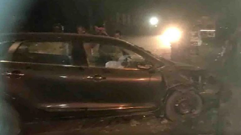 ‘स्वास्थ्य विभाग’ के बोर्ड वाले कार ने 2 बाइक और 1 स्कूटी को मारी टक्कर, घसीटे जाने के बाद युवक की दर्दनाक मौत: बिहार में ‘हिट एन्ड रन’