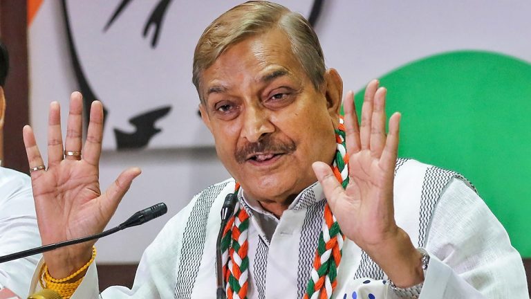 ‘राहुल गाँधी के परिवार के लिए अलग कानून होना चाहिए’ : कॉन्ग्रेस सांसद प्रमोद तिवारी की माँग, BJP नेता ने पूछा- इतनी चाटुकारिता कौन करता है…