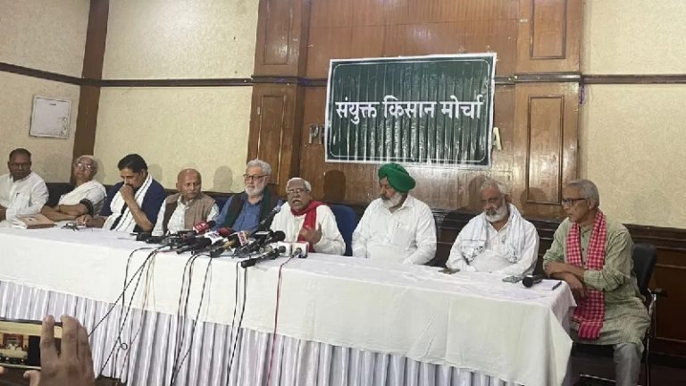 अगर हमें रोका तो… किसान नेताओं का दिल्ली पुलिस को अल्टीमेटम, रामलीला मैदान में महापंचायत: लोकसभा चुनाव से पहले ‘आंदोलन 2.0’ की तैयारी