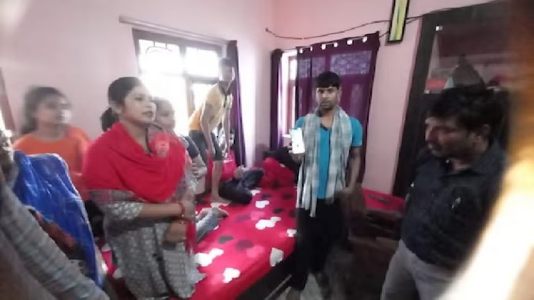 बिहार में 18 घंटे बाद मिला डाकघर के क्लर्क का लापता बेटा, परिजनों में बैठ गया था अपहरण का डर: CCTV में सड़क पर खेलता दिखा था