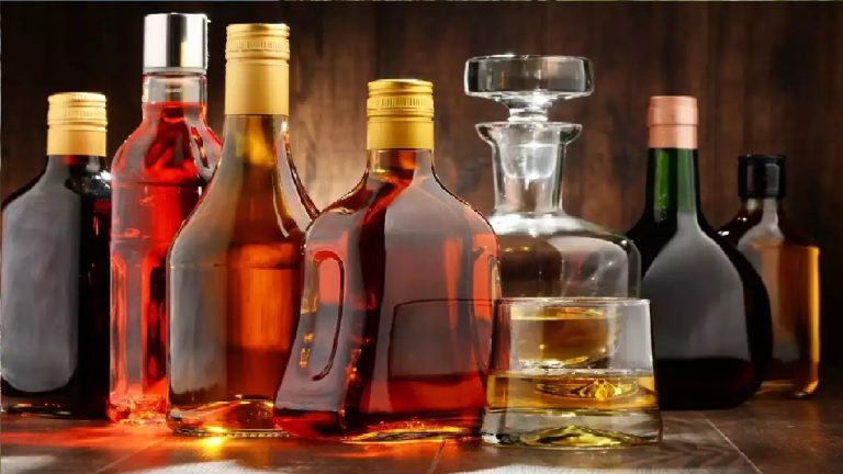 भारतीय शराब में झूमेगा रूस: ऑफिसर्स चॉइस बनाने वाली कंपनी का दारू बिकेगा वहाँ, बैन के कारण अंग्रेजी व्हिस्की मार्केट से गायब