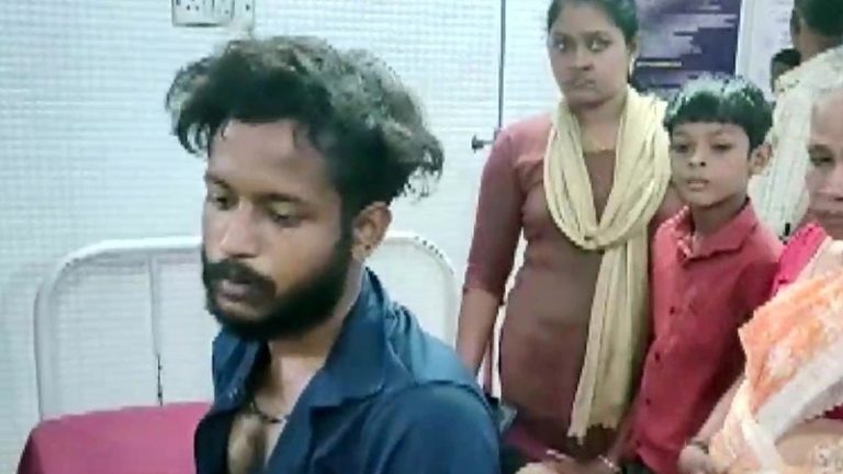 केरल में बीजेपी के 2 कार्यकर्ताओं पर हथियारों से हमला, बचाने दौड़ी माँ से भी मारपीट