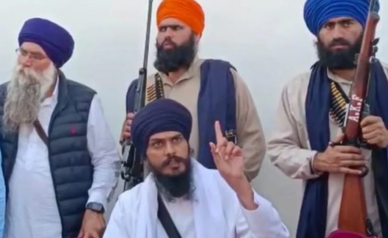 अमृतपाल सिंह को फंडिंग करने वाला गिरफ्तार, सलाहकार भी धराया, 2 कार जब्त: 4 आरोपितों को असम पुलिस ले गई, समर्थन में ट्रेंड चला रहे खालिस्तानी