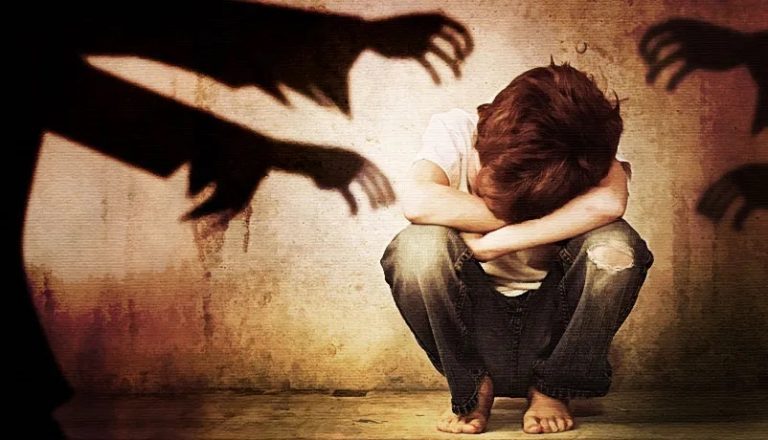 माँ की मौजूदगी में यौन शोषण करता था सौतेला बाप, नाबालिग यूट्यूबर ने दोनों की हरकतों का बनाया था वीडियो: कोर्ट ने सुनाई 5 साल की सजा